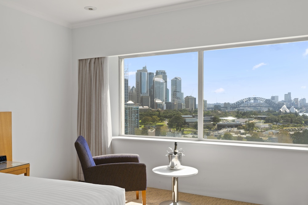 Suite, 1 King Bed, Harbor View thumbnail 5