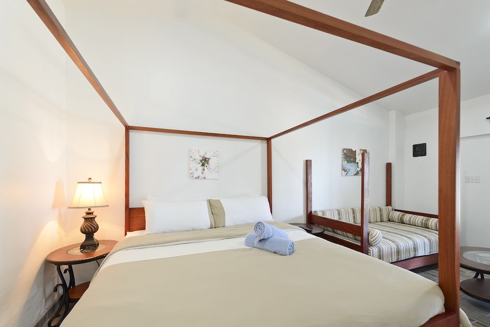 Deluxe Room, 1 King Bed with Sofa bed, Non Smoking, Ocean View photo 2