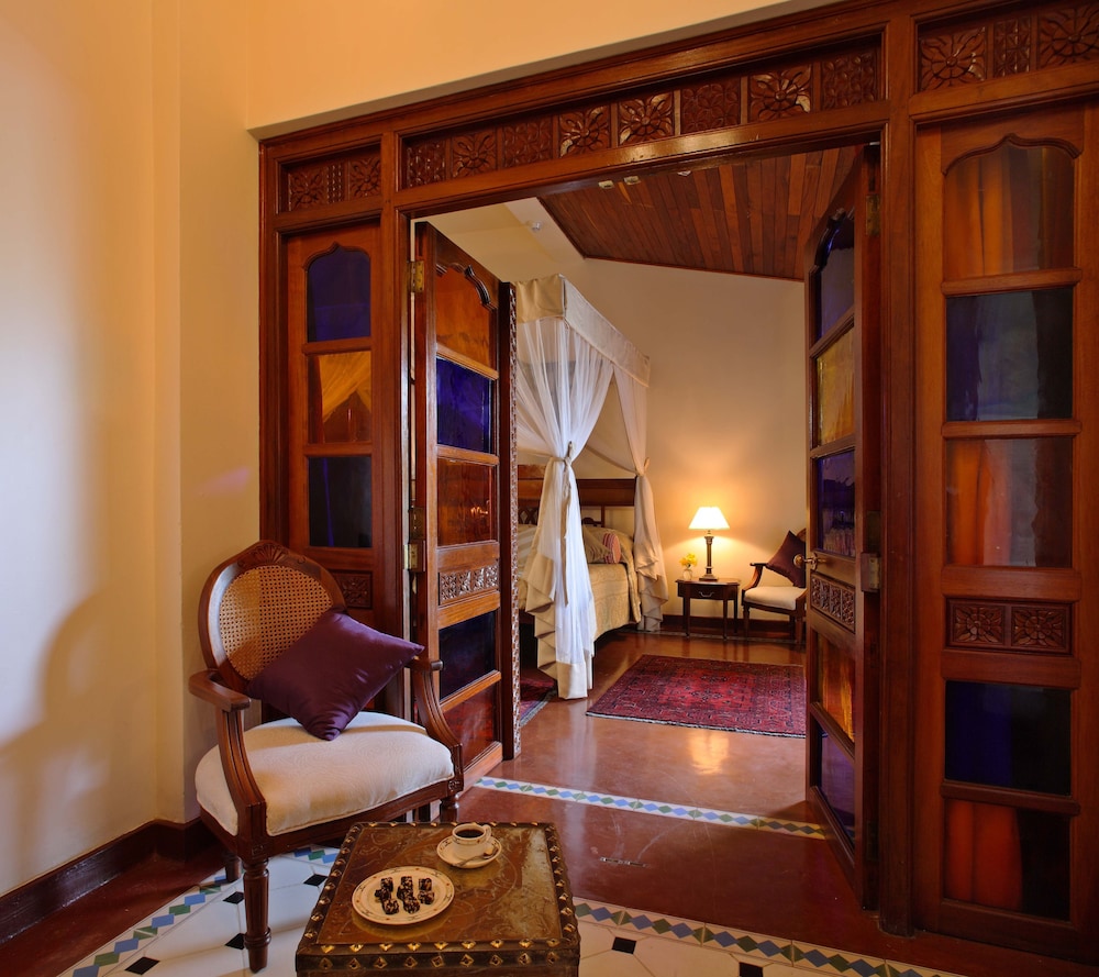 Executive Suite - Photo 2