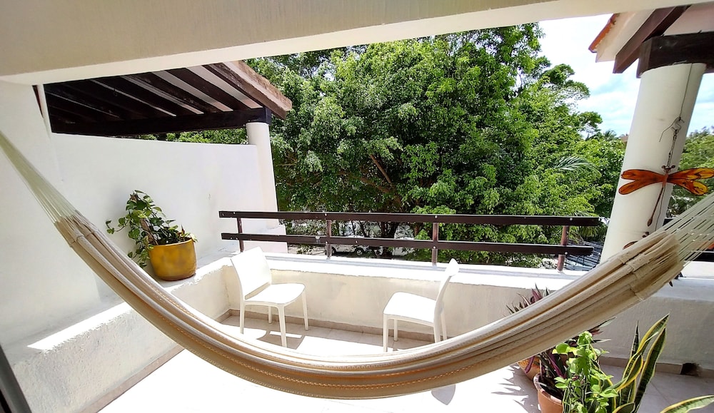Standard Room, 1 King Bed, Ensuite, Garden View photo 3