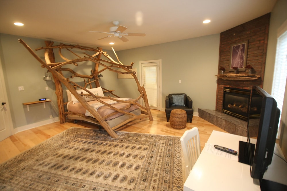 Deluxe Room, 1 Queen Bed, Accessible, Jetted Tub (Driftwood) - No Pets Allowed