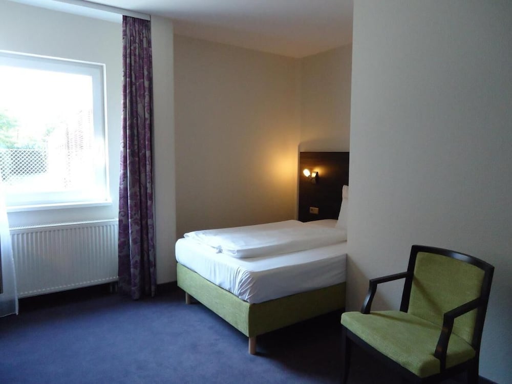 Basic Single Room photo 2