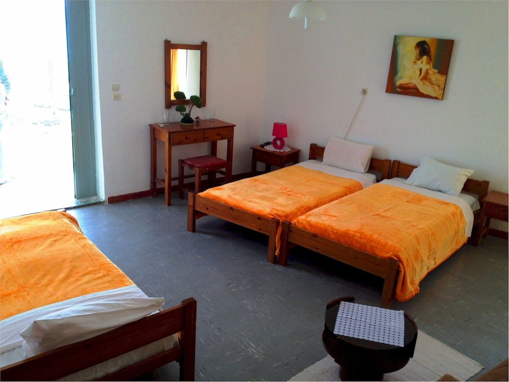 Economy Triple Room, Sea View photo 3