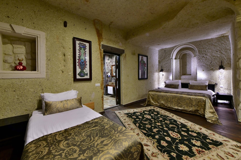 Deluxe Triple Room (Cave) - Photo 2