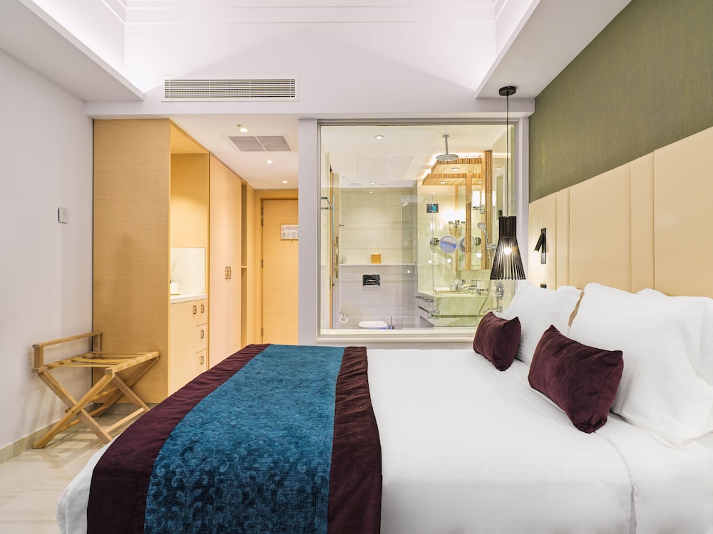 Deluxe Room, Pool View - Photo 4