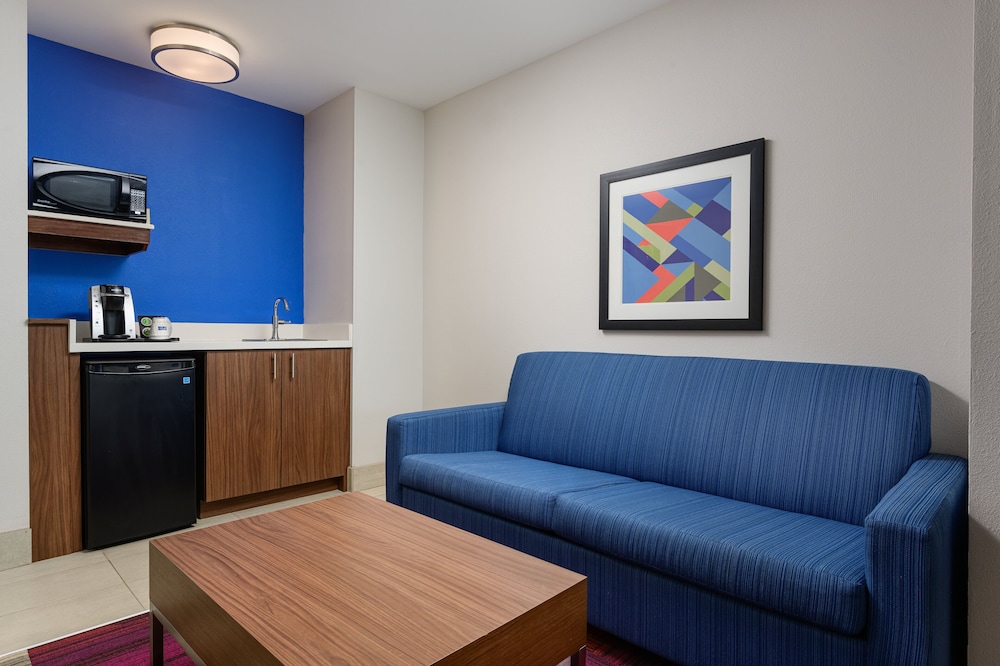 Room, 1 King Bed with Sofa bed (Wet Bar) - Photo 3