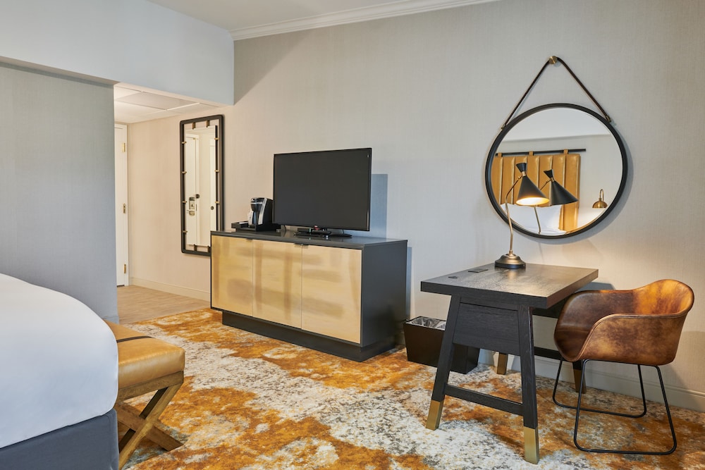 Room, 1 King Bed, Accessible, Balcony (Roll-In Shower) - Photo 1