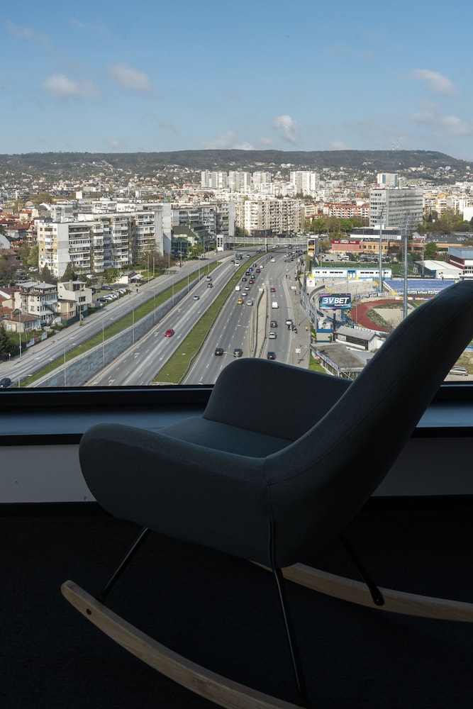 Standard Double or Twin Room, City View - Photo 9