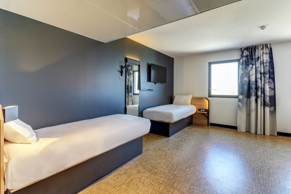Quadruple Room, Non Smoking - Photo 7