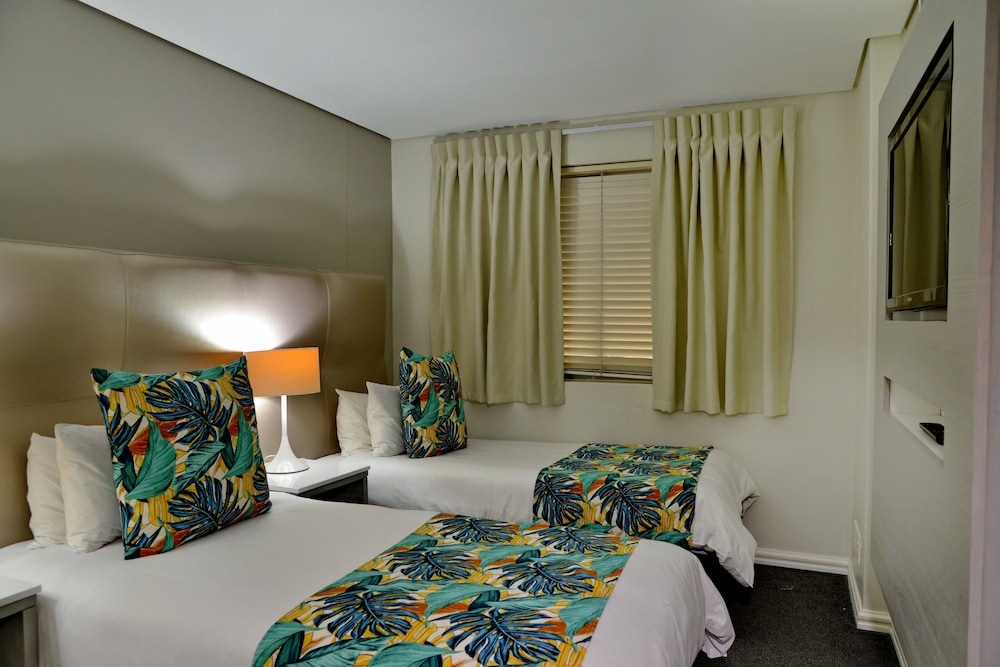 Suite, 2 Bedrooms - Photo 8
