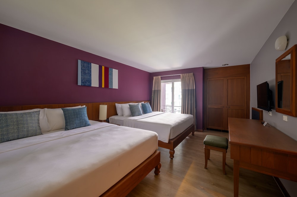 Deluxe Double Room, Pool View - Photo 7