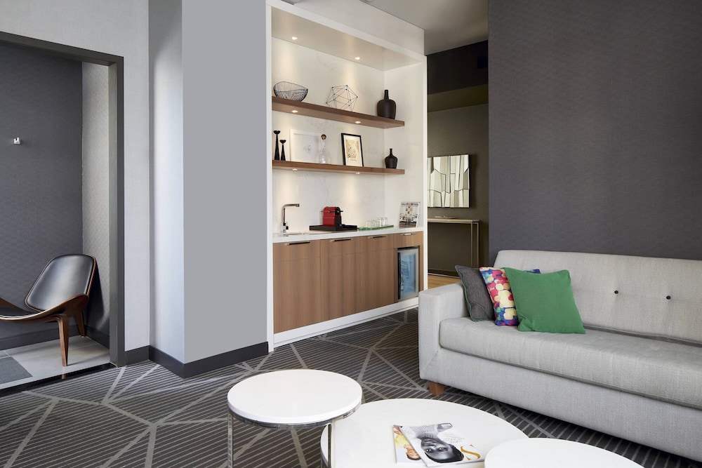Suite, 1 Bedroom, City View thumbnail 6