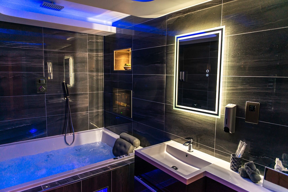 Design Apartment, Private Bathroom (Jacuzzi) - Photo 1
