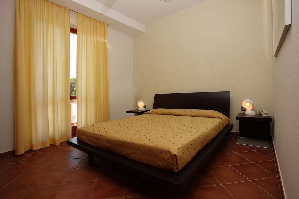 Design Room, 2 Bedrooms, Balcony, Garden View