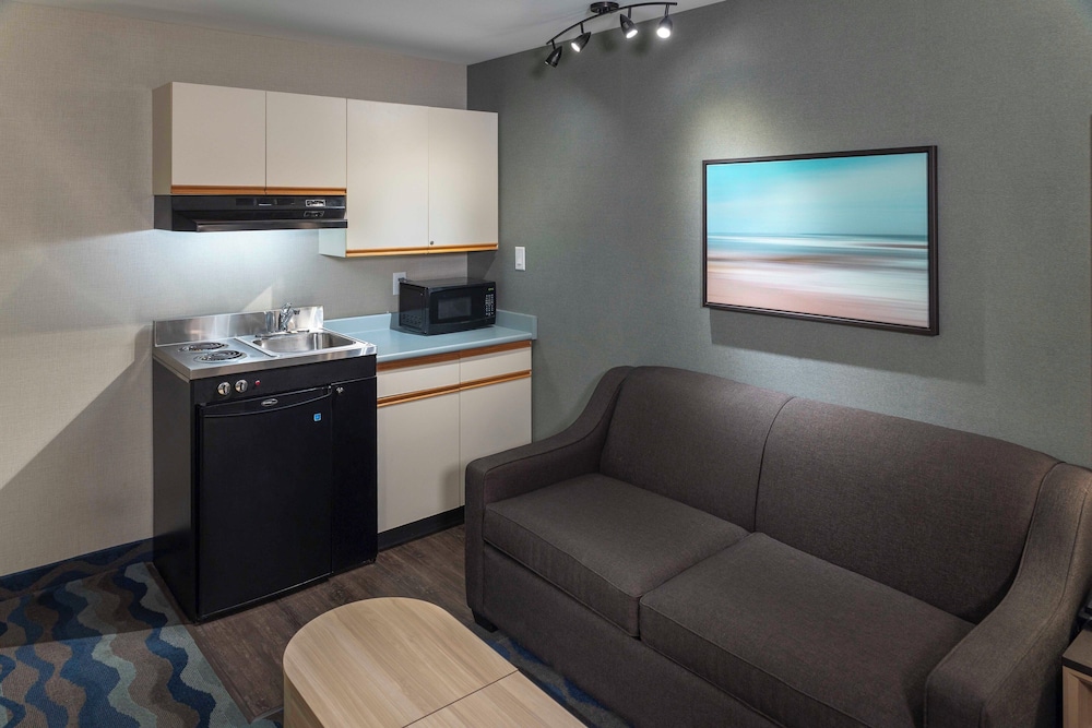 One Queen Bed Kitchenette photo 2