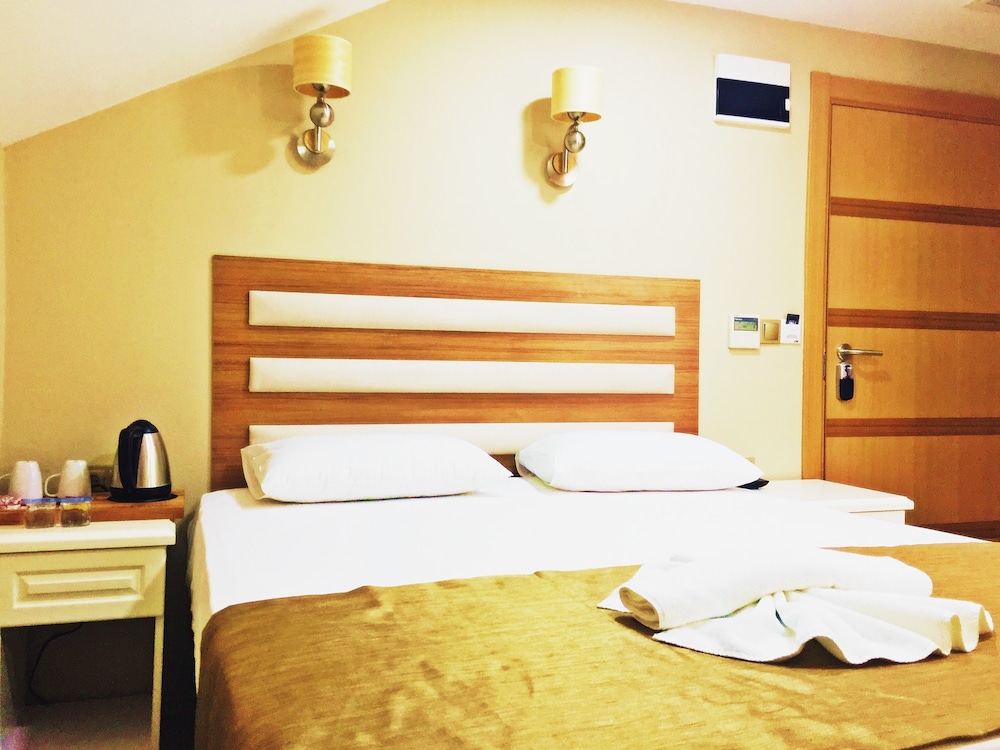 Standard Single Room, Partial Sea View photo 2