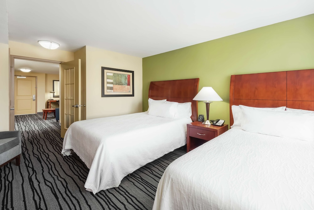 Deluxe Room, 2 Queen Beds, Sofabed