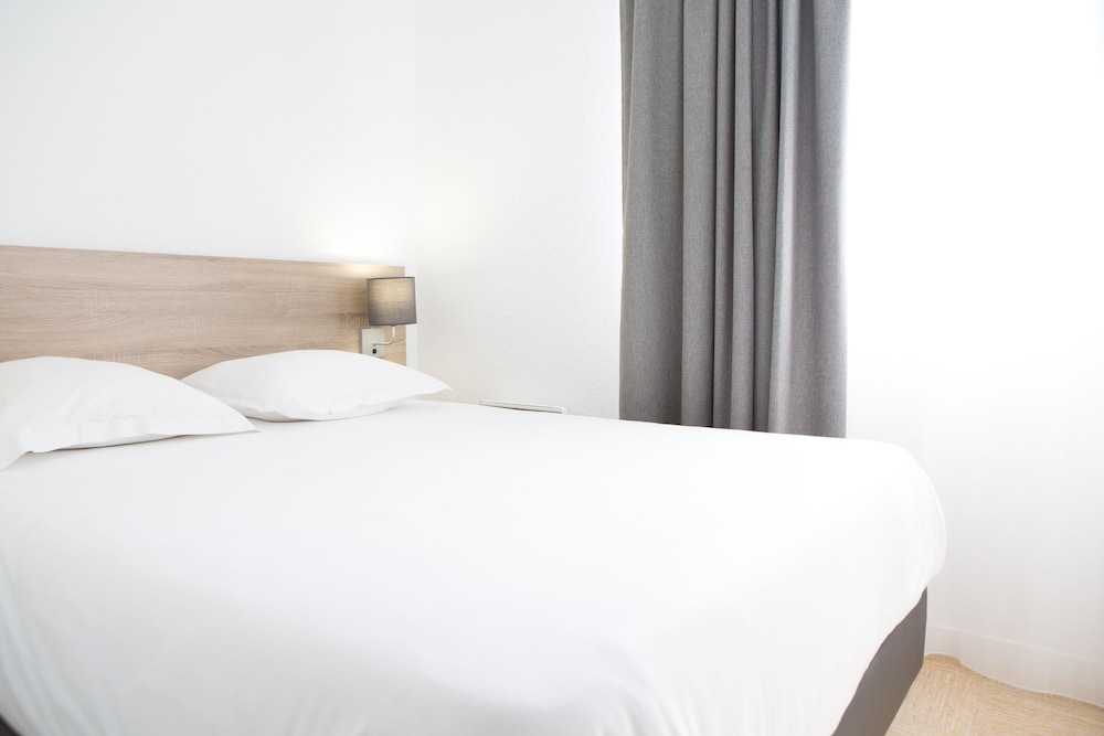 Standard Room, 1 Double Bed with Sofa bed, Non Smoking - Photo 4