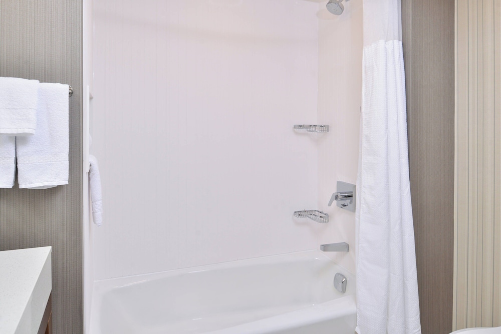 Room, 2 Queen Beds - Photo 8