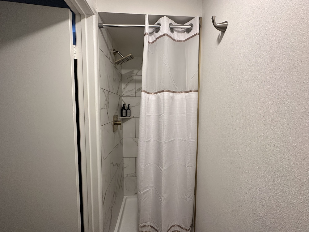 Deluxe Suite, 2 Double Beds, Private Bathroom photo 3