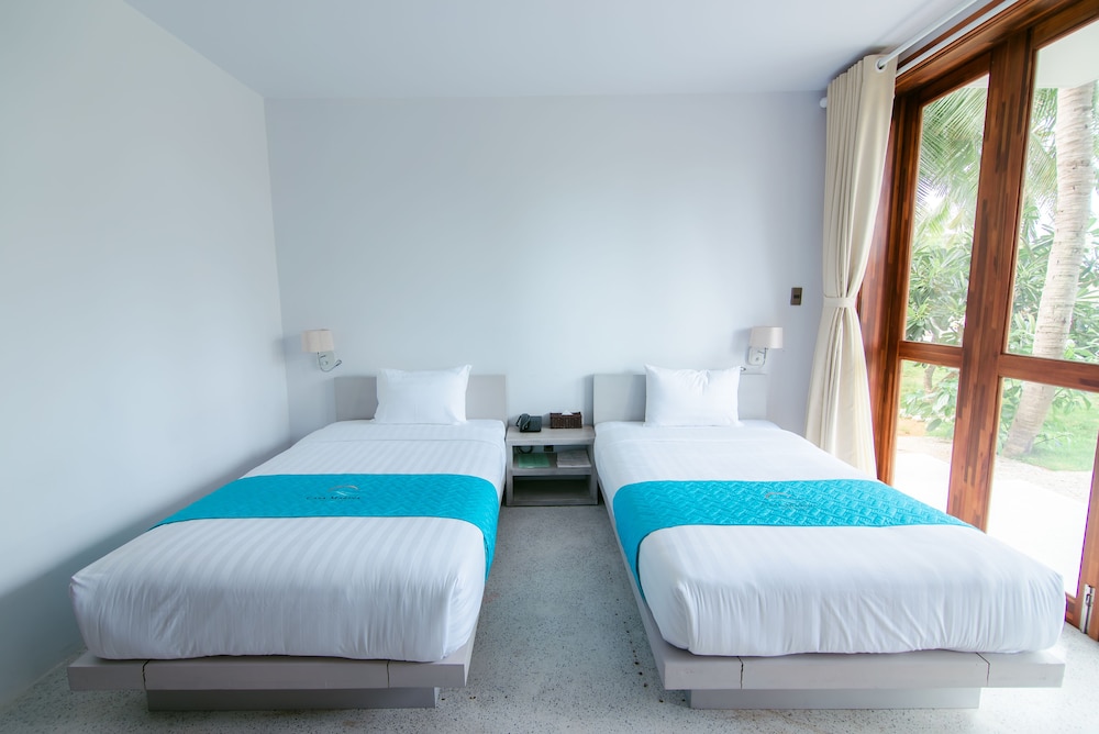 Deluxe Twin Room with Garden View photo 2