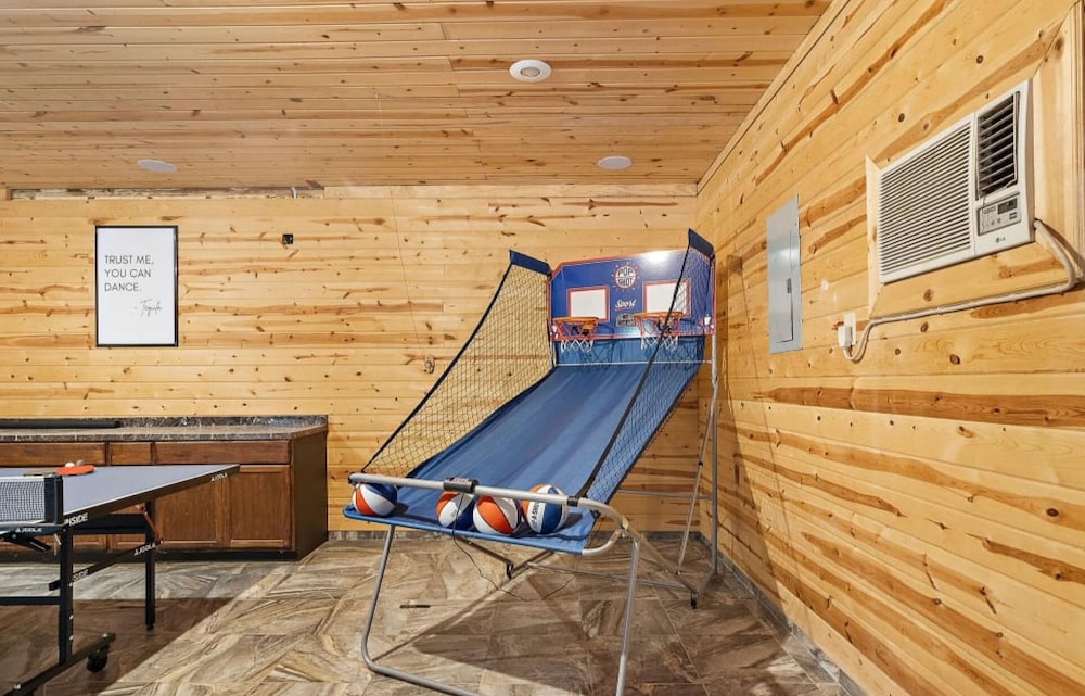 The Sunset No Service Fees Games Pool BBQ, Photo 50