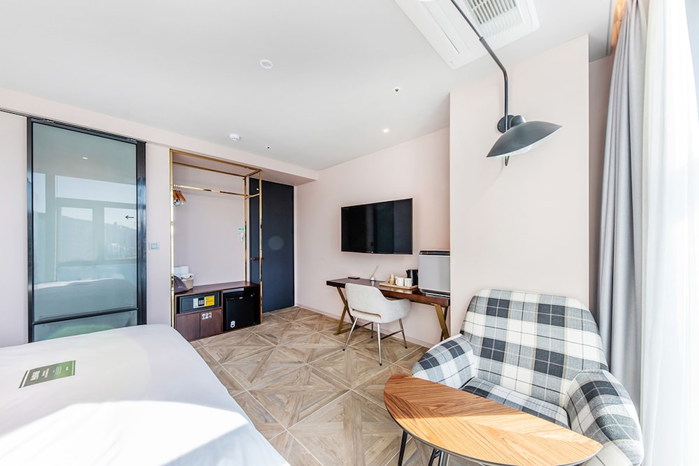 Golden Suite Room --Breakfast Included,Unlimted Starbucks Coffee Bean,OTT Available,15PM CI/13PM CO - Photo 13