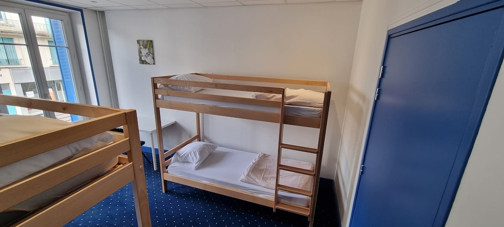 Quadruple Room with Ensuite Bathroom photo 3