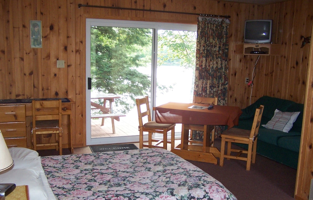 Standard Room, 2 Double Beds, Lake View photo 2