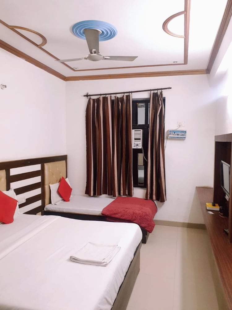 Deluxe Triple Room, City View