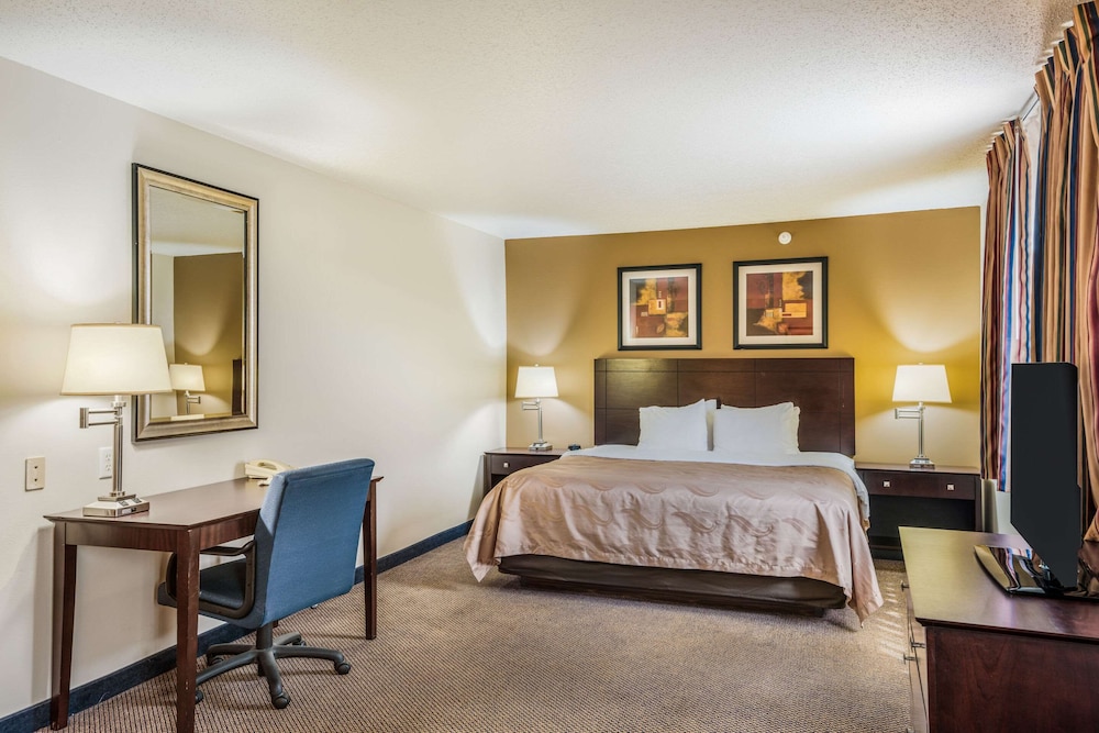 Suite, 1 King Bed, Non Smoking - Photo 1