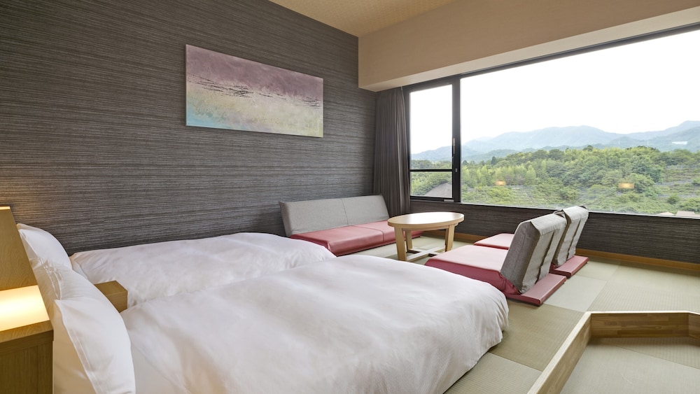 Superior Twin Room, Non Smoking, Mountain View - Photo 1