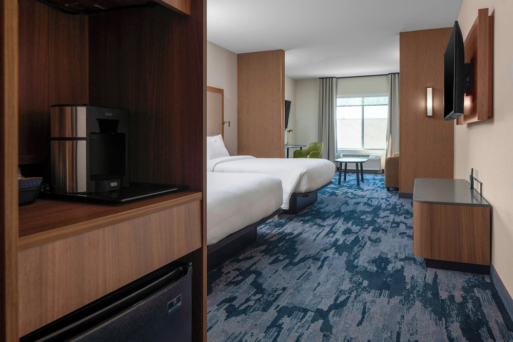 Room, 1 Queen Bed, City View (Mobility/Hearing Accessible, Tub) photo 2