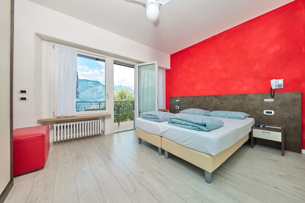 Superior Double Room, Balcony, Lake View photo 2