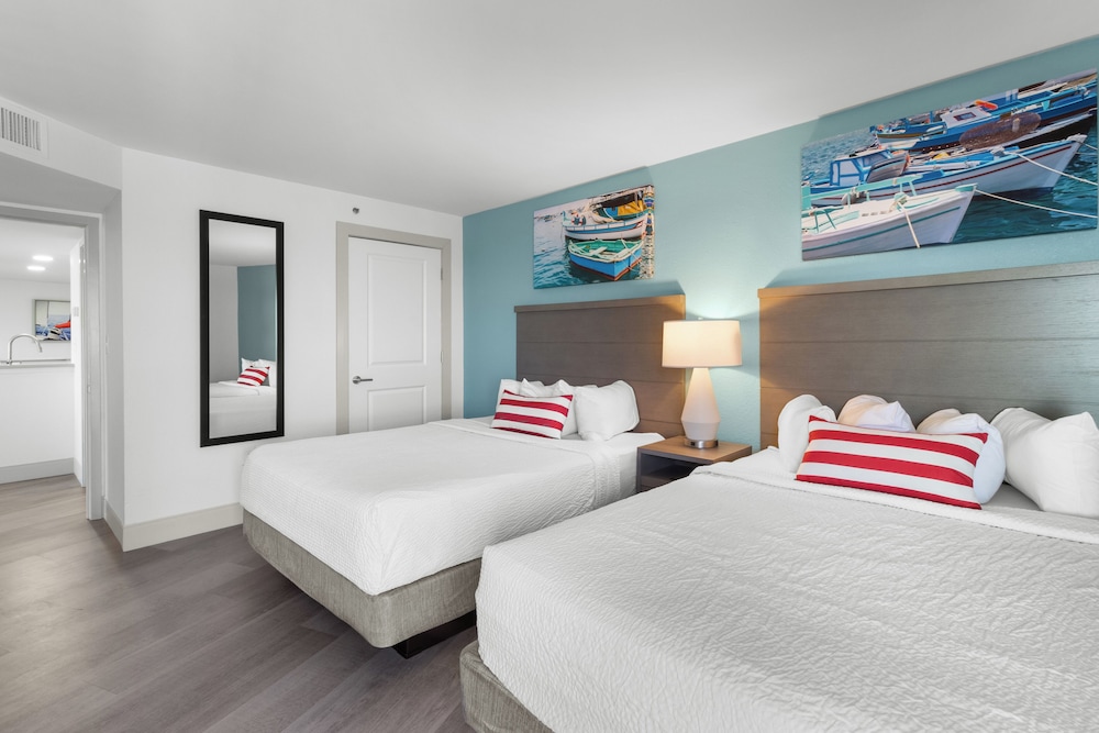 Mariner Oceanfront Deluxe Two Bedroom Condo - Photo 1