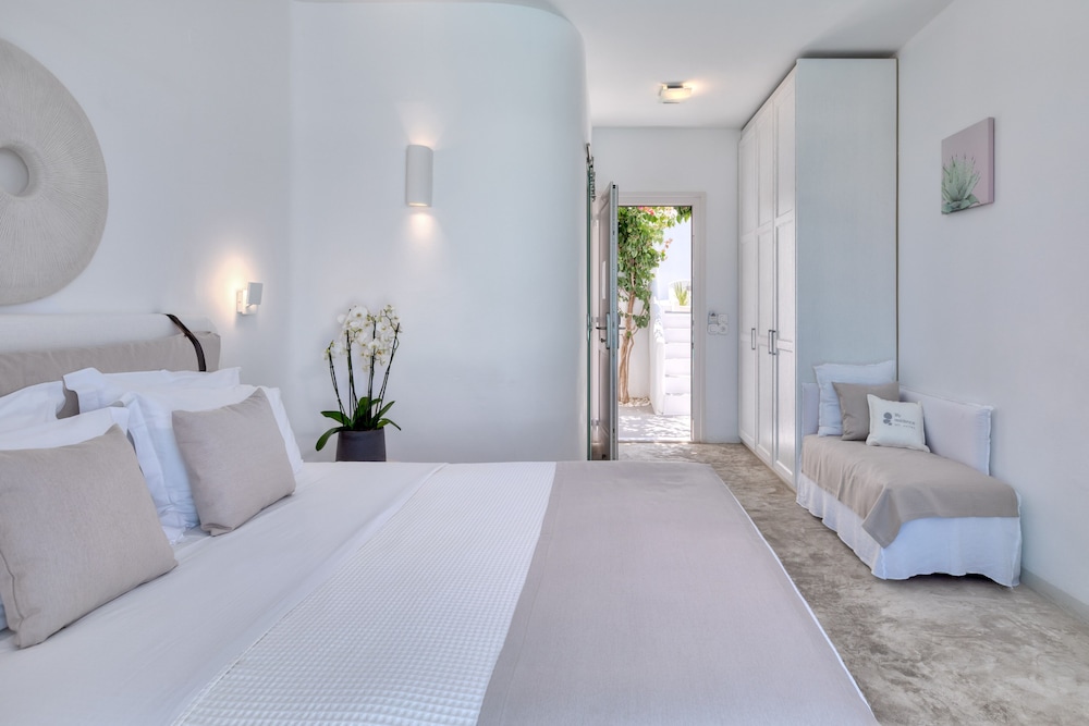 Sea View Junior Suite, Heated Private Infinity Pool with Glass Wall