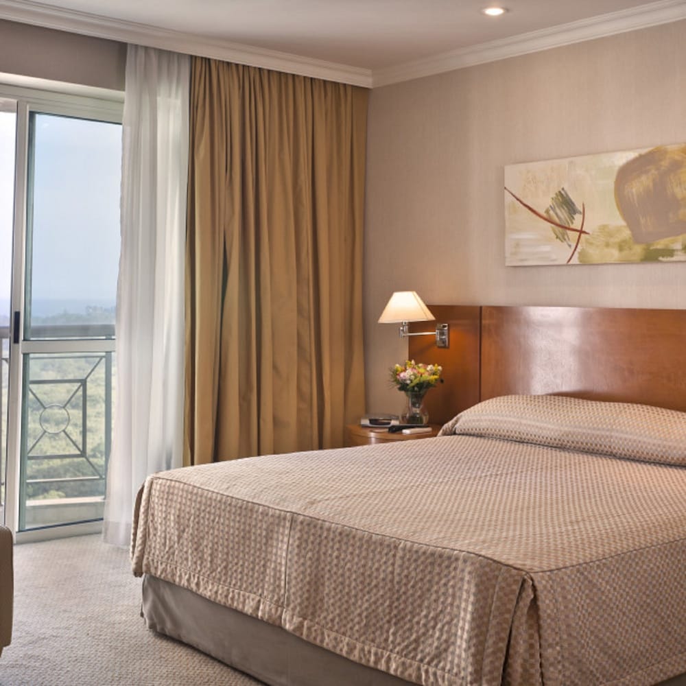 Room, Balcony