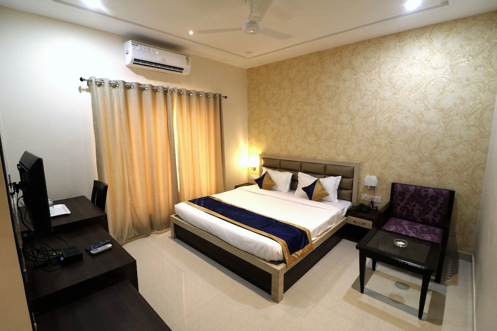 Executive Room, 1 King Bed - Photo 2