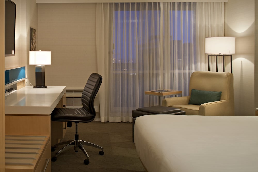 Club Room, 1 King Bed - Photo 2