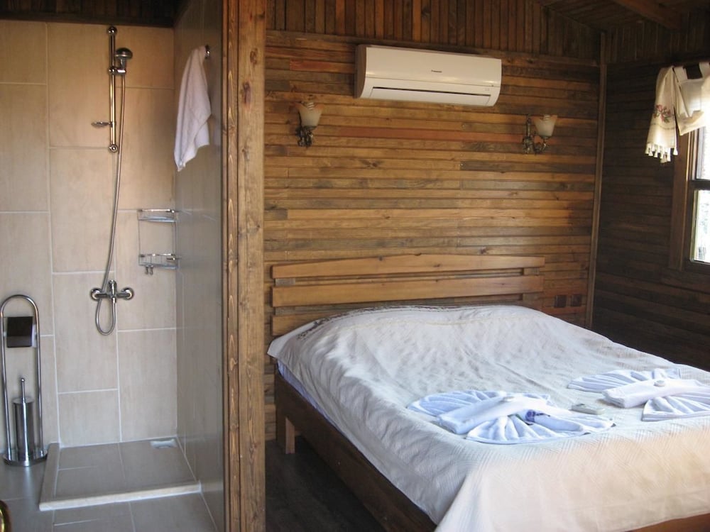 Standard Tree House photo 3