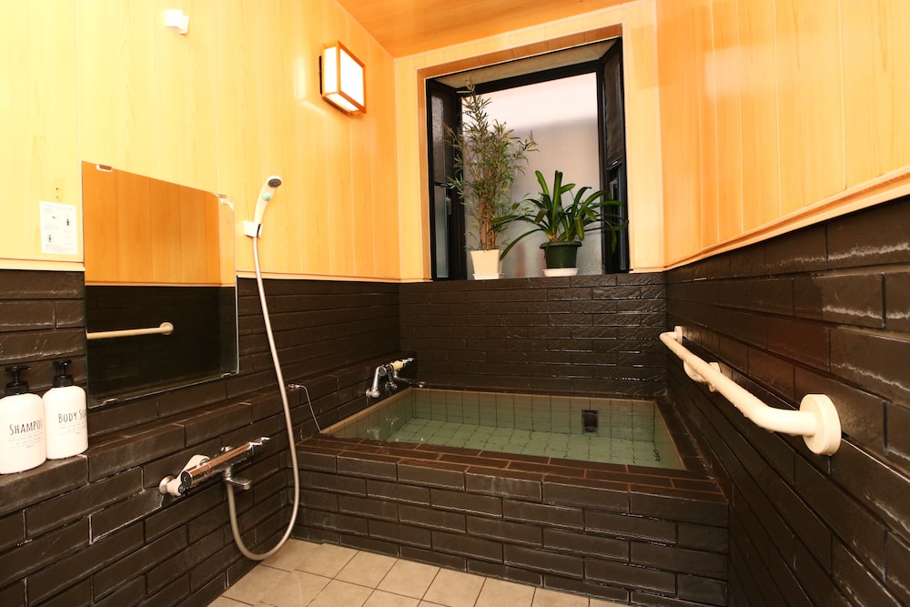 Triple Room, Private Toilet, Shared Bathroom photo 2