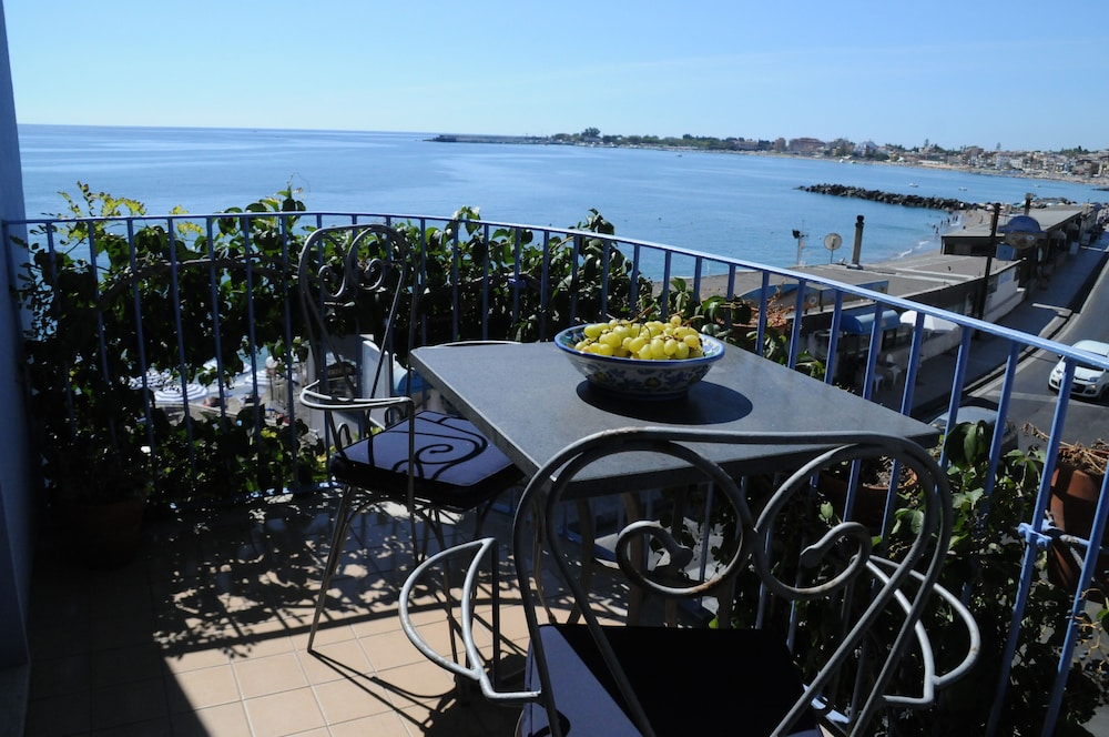 Deluxe Suite, Balcony, Sea Facing - Photo 5