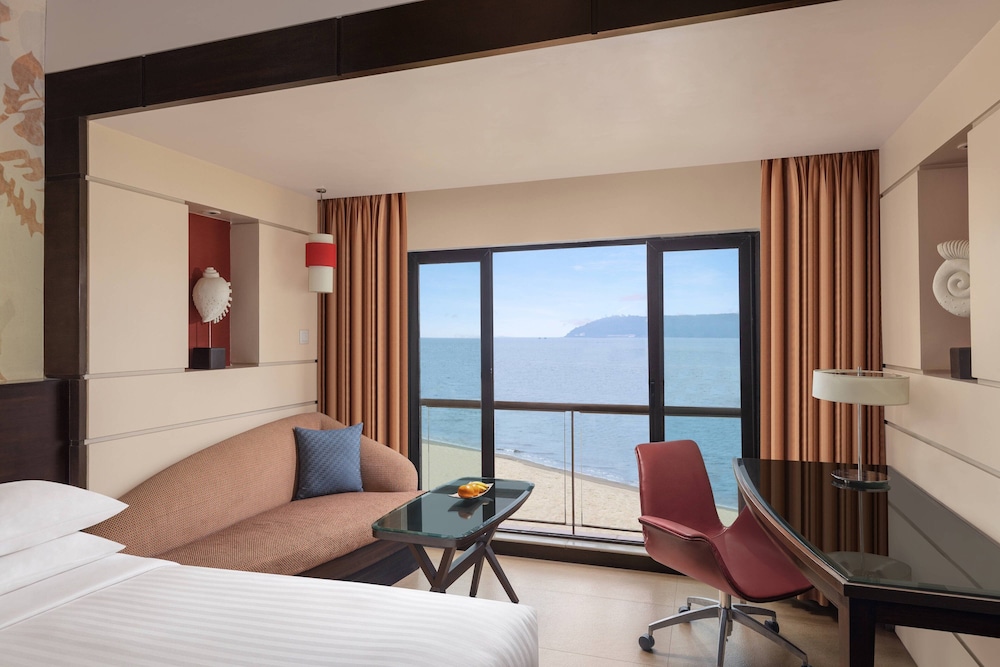 Suite, 1 Bedroom, Bay View - Photo 4