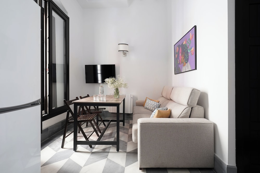 Medium Studio with Kitchen - Photo 6