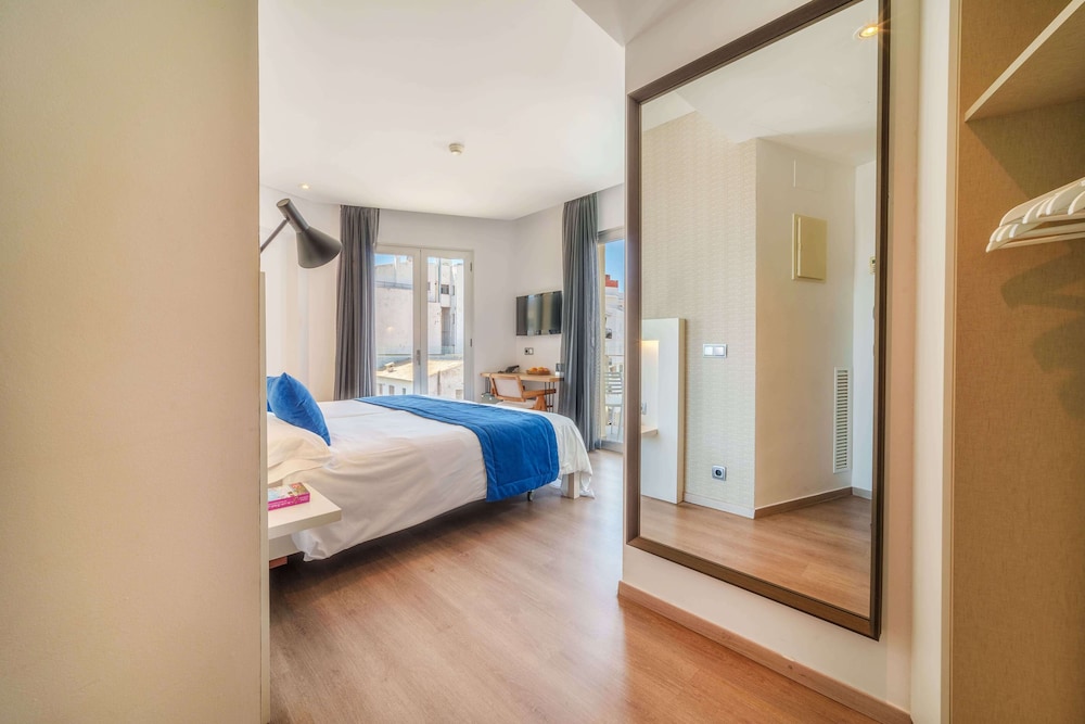 Superior Double Room, Balcony - Photo 4