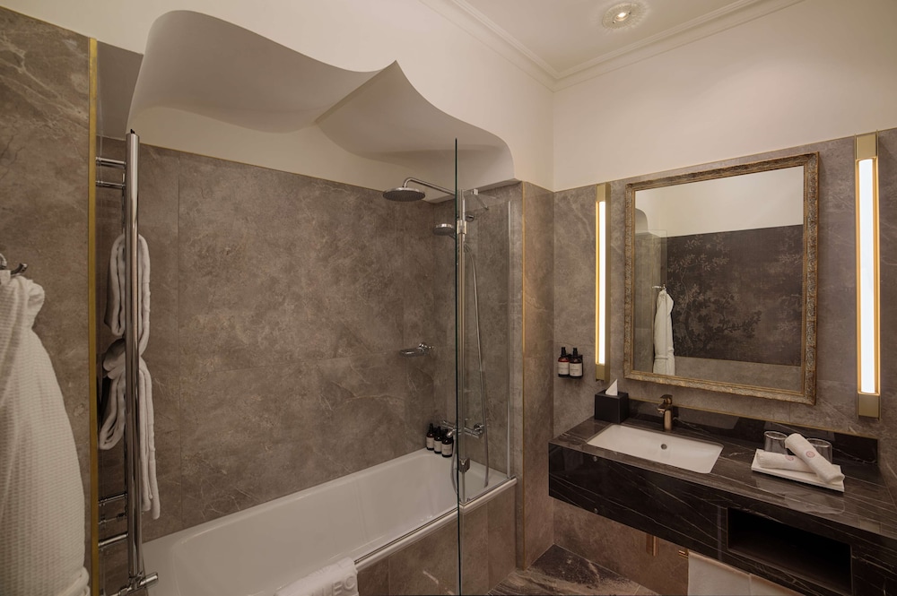 Junior Suite (Extra Bed 3 adults) thumbnail 6