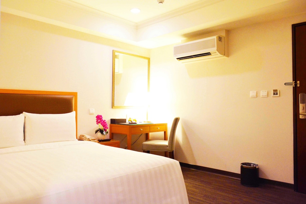 Economy Double Room, No Windows photo 3