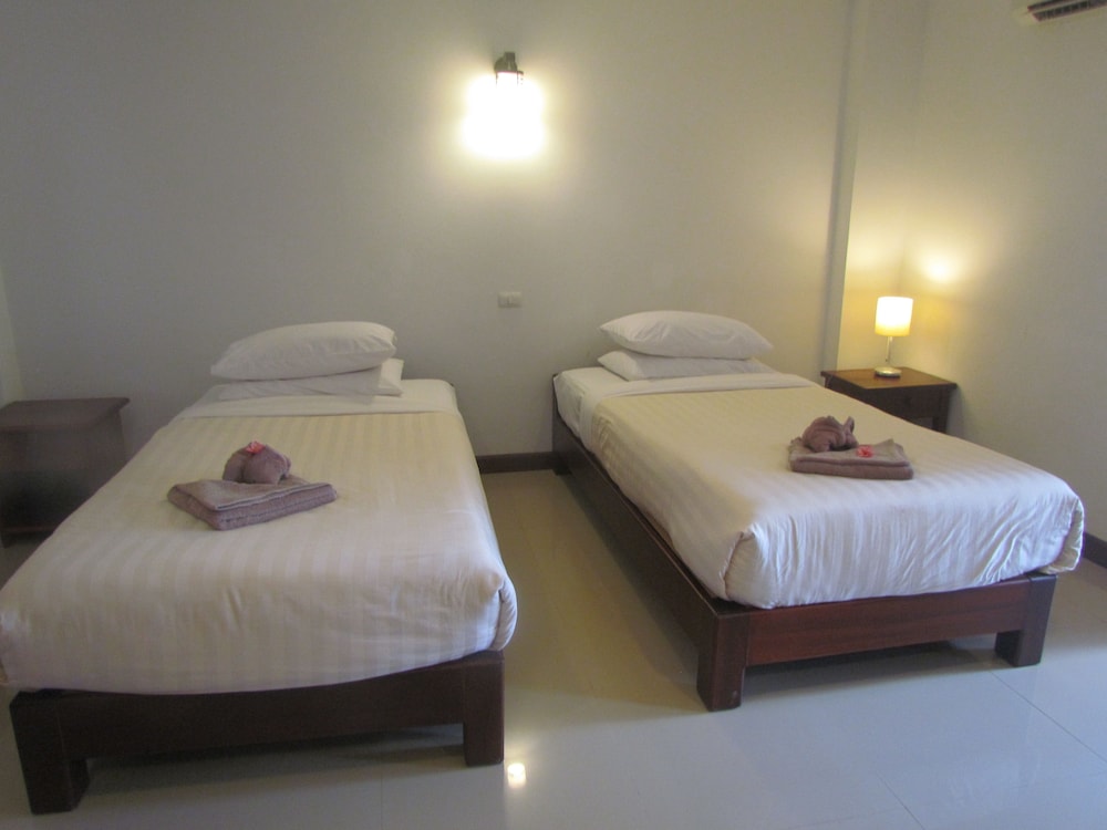 Standard Twin Room (without View) photo 3