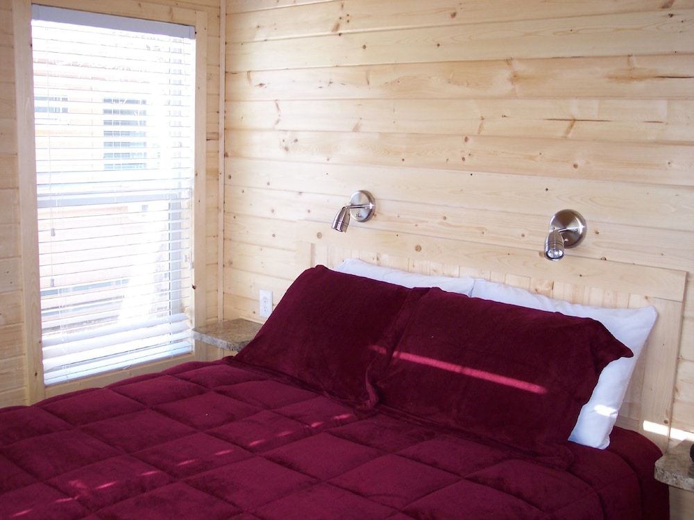 Standard Cottage, Non Smoking (Linens Included - No Pets) photo 1