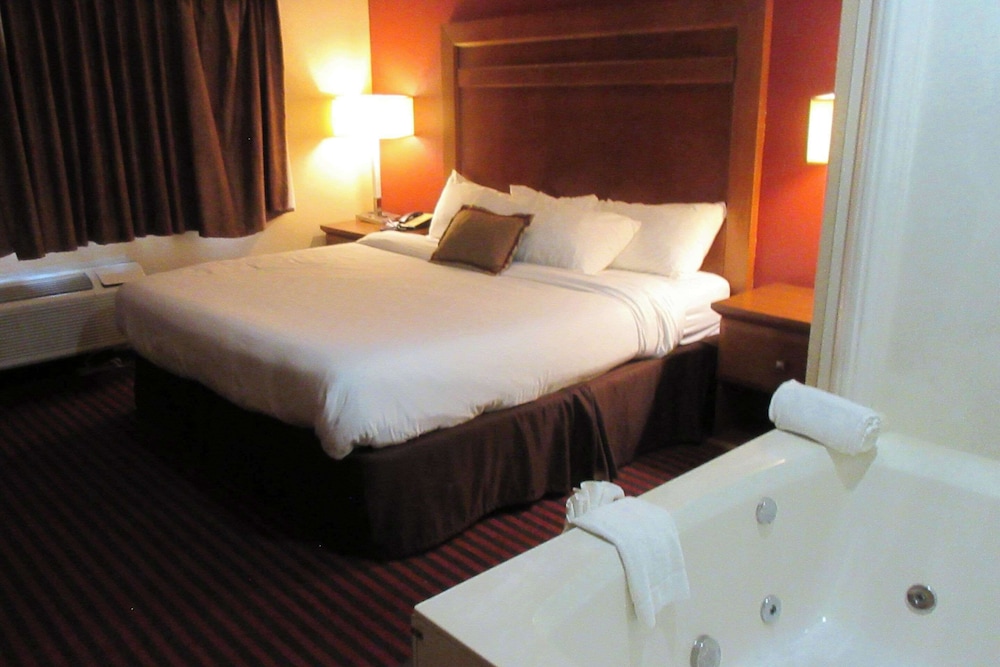 Suite, 1 King Bed with Sofa bed, Non Smoking - Photo 3